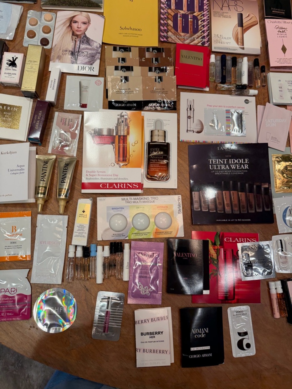 Mixed High-End Beauty Sample Lot - Assorted Brands - Neutral & Gold Accents - Picture 4 of 5